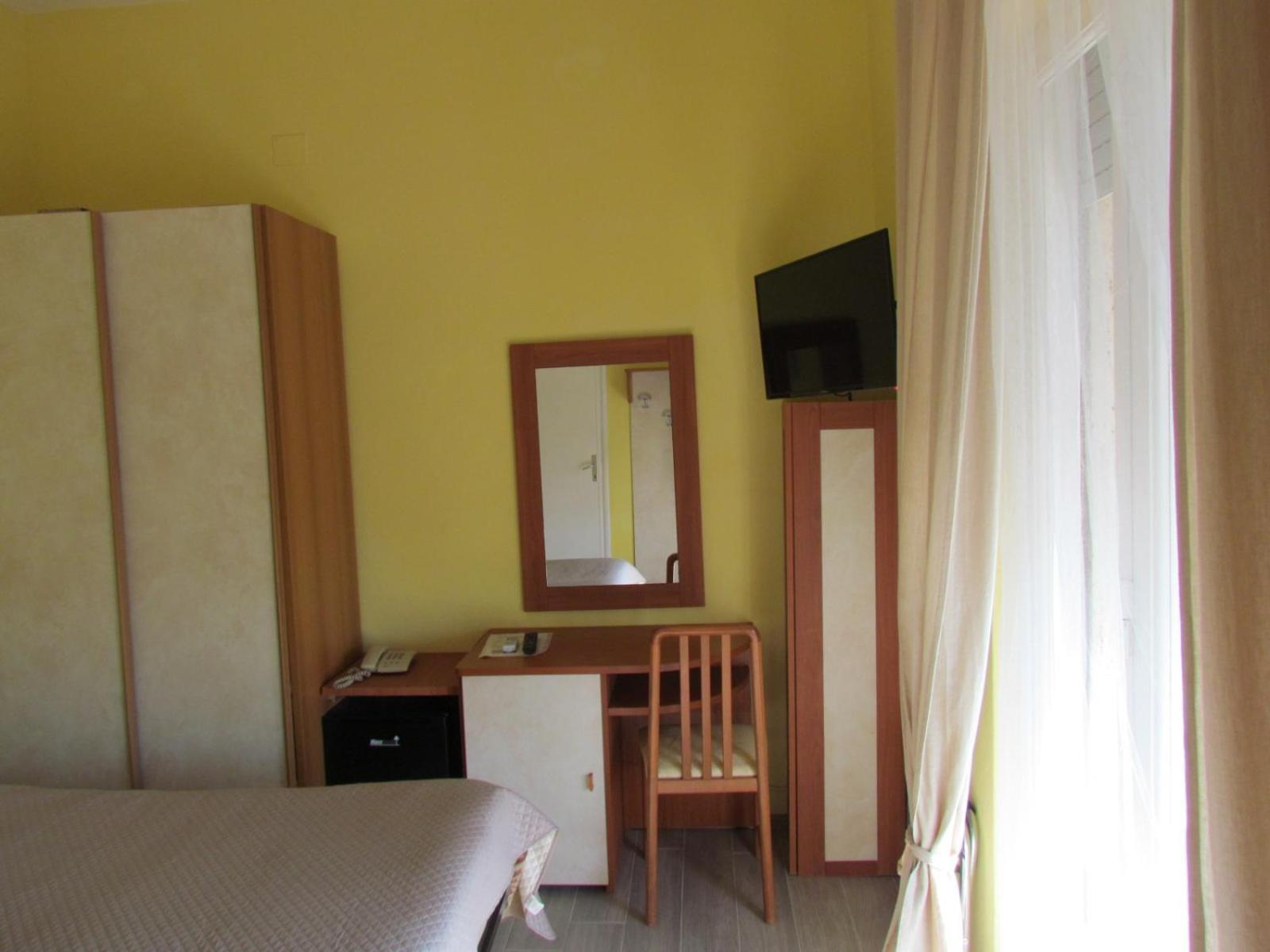 לידו די קאמאיורה Hotel Villa Colombo מראה חיצוני תמונה