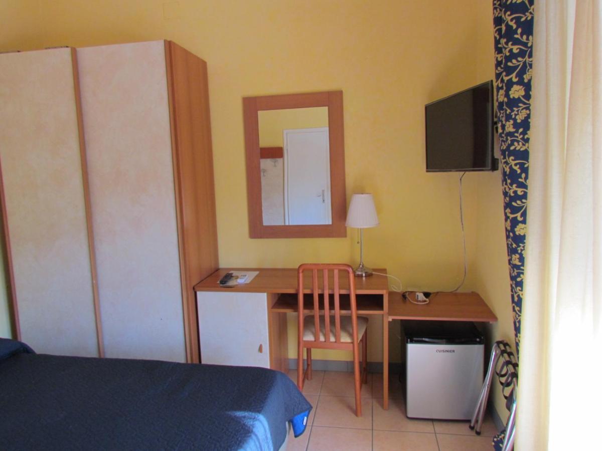 לידו די קאמאיורה Hotel Villa Colombo מראה חיצוני תמונה