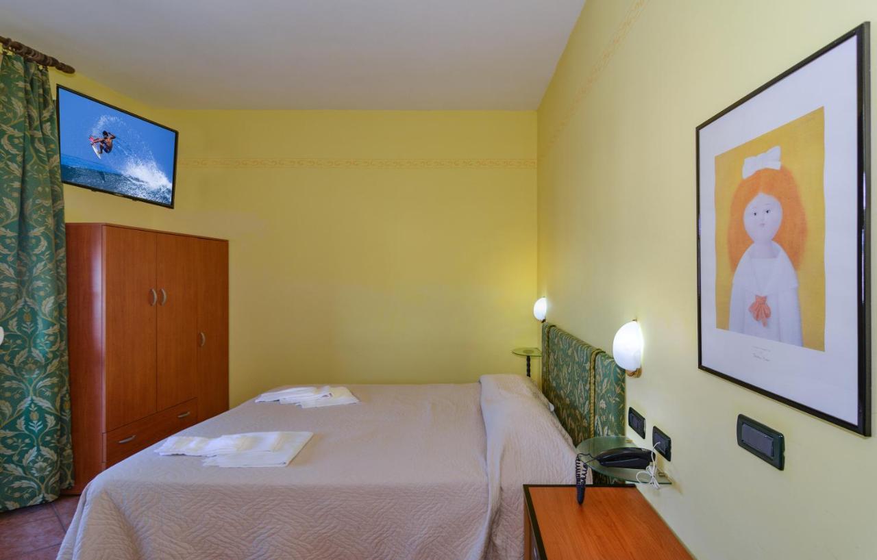 לידו די קאמאיורה Hotel Villa Colombo מראה חיצוני תמונה