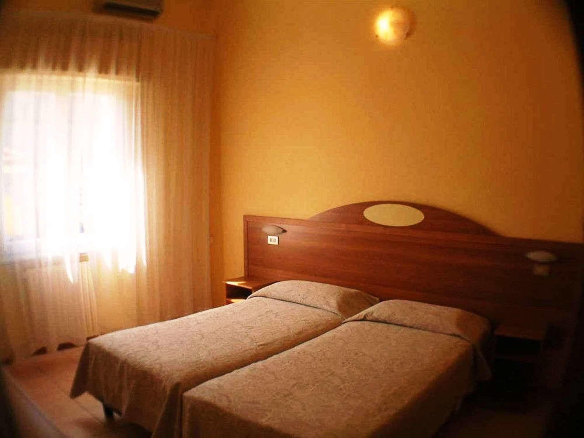 לידו די קאמאיורה Hotel Villa Colombo מראה חיצוני תמונה