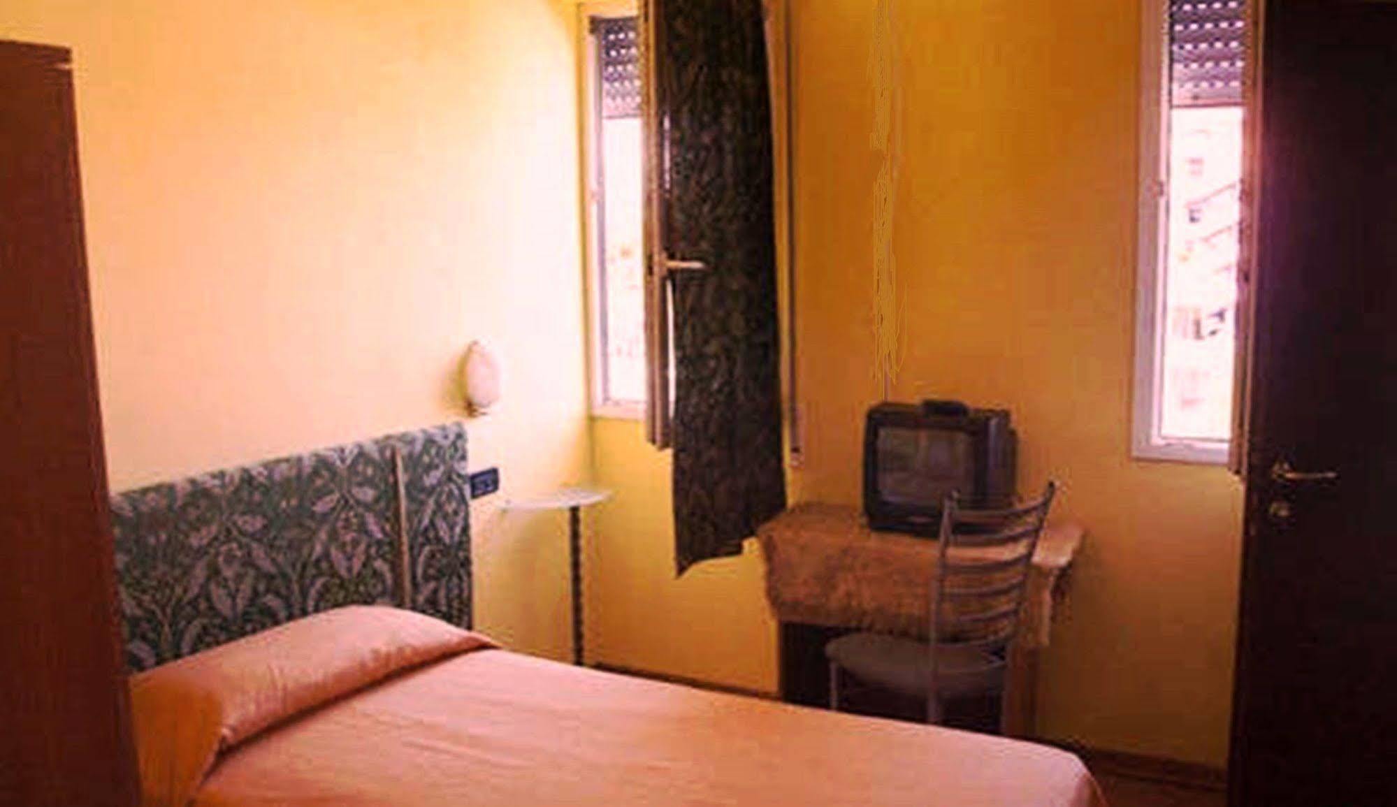 לידו די קאמאיורה Hotel Villa Colombo מראה חיצוני תמונה