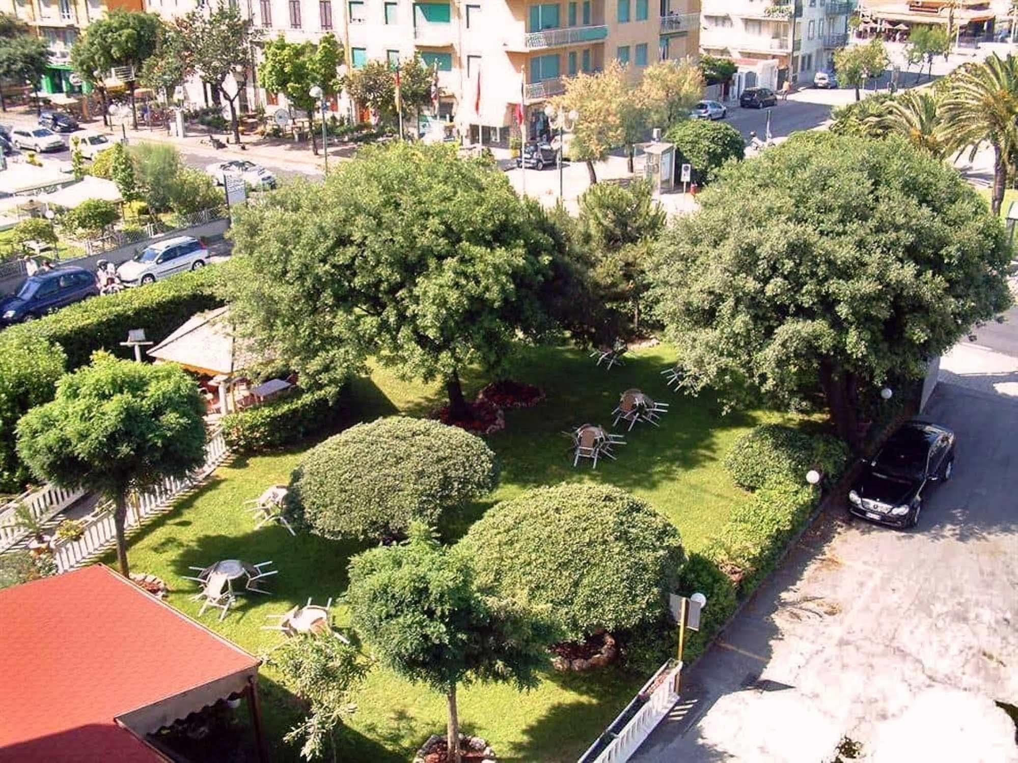 לידו די קאמאיורה Hotel Villa Colombo מראה חיצוני תמונה