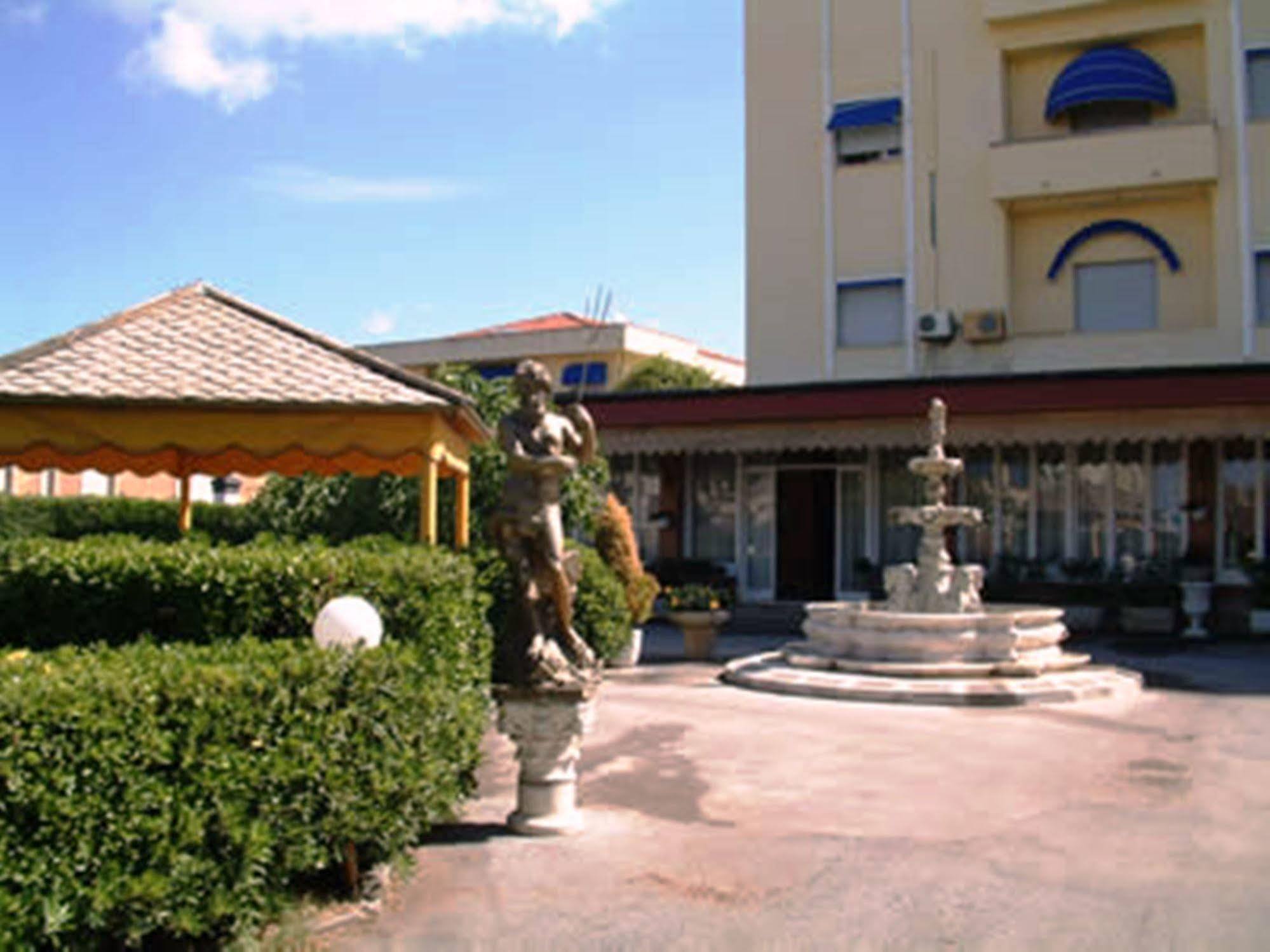 לידו די קאמאיורה Hotel Villa Colombo מראה חיצוני תמונה